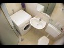 Ferienwohnungen Marin A1(2+2), A2(2+2) Biograd - Riviera Biograd  - Ferienwohnung - A1(2+2): Badezimmer mit Toilette