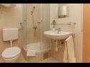 Ferienhaus Dupla - with pool H(8) Okrug Donji - Insel Ciovo  - Kroatien - H(8): Badezimmer mit Toilette
