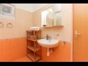 Ferienhaus Dupla - with pool H(8) Okrug Donji - Insel Ciovo  - Kroatien - H(8): Badezimmer mit Toilette