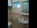 Ferienwohnungen Marija - parking: A1(2+2) Okrug Gornji - Insel Ciovo  - Ferienwohnung - A1(2+2): Badezimmer mit Toilette