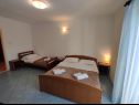 Ferienwohnungen Naki - terrace & free parking: Studio(2+1), A2(6+1) Slatine - Insel Ciovo  - Ferienwohnung - A2(6+1): Zimmer