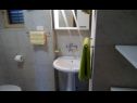 Ferienwohnungen Griv - close to the sea: A1(4), SA3(2), A2(2) Valun - Insel Cres  - Ferienwohnung - A1(4): Badezimmer mit Toilette