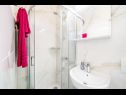 Ferienwohnungen und Zimmer Bari - 10 km from airport: A1(2), A2(2), R2(2), R3(2), R4(2) Kupari - Riviera Dubrovnik  - Ferienwohnung - A1(2): Badezimmer mit Toilette