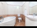 Ferienwohnungen Juri A1(2+2), A2(2+2) Vrbnik - Insel Krk  - Ferienwohnung - A1(2+2): Badezimmer mit Toilette