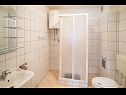 Ferienwohnungen Polo A1 (4+2) Vrbnik - Insel Krk  - Ferienwohnung - A1 (4+2): Badezimmer mit Toilette