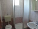  Maza - with seaview & parking: R1(2+1), R2(2) Brela - Riviera Makarska  - Zimmer - R1(2+1): Badezimmer mit Toilette