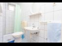 Ferienwohnungen Tomislava - ground floor apartments: A1(2+1), A2(2+3) Makarska - Riviera Makarska  - Ferienwohnung - A2(2+3): Badezimmer mit Toilette