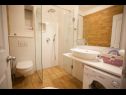 Ferienwohnungen Palmina - comfort apartment: A1 veliki (6),  A2 žuti (4+1), A3 lila (2), SA4 bijeli (2) Makarska - Riviera Makarska  - Ferienwohnung - A3 lila (2): Badezimmer mit Toilette