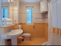 Ferienwohnungen Ennio - free parking: A1(6+2) Makarska - Riviera Makarska  - Ferienwohnung - A1(6+2): Badezimmer mit Toilette