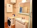 Ferienwohnungen Damir A1(4) Tucepi - Riviera Makarska  - Ferienwohnung - A1(4): Badezimmer mit Toilette