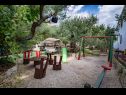 Ferienwohnungen Damir A1(4) Tucepi - Riviera Makarska  - Kinderspielplatz