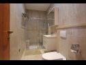 Ferienhaus Kuzma - sea view H(8+2) Lokva Rogoznica - Riviera Omis  - Kroatien - H(8+2): Badezimmer mit Toilette