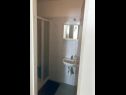 Ferienwohnungen Zorica - with view: A1(4+1), SA2(2+1), SA3(2+1), SA4(2+1), A5(10+1) Marusici - Riviera Omis  - Studio-Ferienwohnung - SA4(2+1): Badezimmer mit Toilette