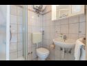 Ferienwohnungen Vini- beautiful garden and terrase A4(4+2) Podstrana - Riviera Split  - Ferienwohnung - A4(4+2): Badezimmer mit Toilette