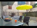 Ferienwohnungen Zdrav - with big terrace: A1(4) Split - Riviera Split  - Haus