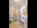 Ferienwohnungen Neda - charming and comfy : A1(3) Split - Riviera Split  - Ferienwohnung - A1(3): Badezimmer mit Toilette