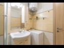 Ferienwohnungen Neda - charming and comfy : A1(3) Split - Riviera Split  - Ferienwohnung - A1(3): Badezimmer mit Toilette