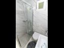 Ferienwohnungen Sani - modern: A1(3) Split - Riviera Split  - Ferienwohnung - A1(3): Badezimmer mit Toilette