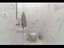 Ferienwohnungen Lux 3 - heated pool: A5(4+2), A6(4+2) Marina - Riviera Trogir  - Ferienwohnung - A6(4+2): Badezimmer mit Toilette