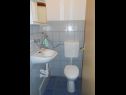 Ferienwohnungen Luka - pet friendly A1(4+2) Seget Donji - Riviera Trogir  - Ferienwohnung - A1(4+2): Badezimmer mit Toilette
