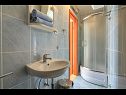 Ferienhaus Ante - 6m from the sea H(8+1) Seget Vranjica - Riviera Trogir  - Kroatien - H(8+1): Badezimmer mit Toilette