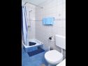 Ferienwohnungen Snješka  - 20 m from the sea : A1(9), A2(6+2) Seget Vranjica - Riviera Trogir  - Ferienwohnung - A2(6+2): Badezimmer mit Toilette