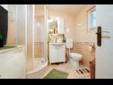 Ferienhaus Villa Linda - big terraces: H(5+2) Seget Vranjica - Riviera Trogir  - Kroatien - H(5+2): Badezimmer mit Toilette
