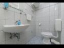 Ferienwohnungen Mil - 80m from the sea A1(4+1), A2(2) Sevid - Riviera Trogir  - Ferienwohnung - A2(2): Badezimmer mit Toilette