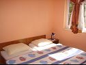 Ferienwohnungen Mara - barbecue: A1(4+1), SA3(2), SA4(2+1) Trogir - Riviera Trogir  - Ferienwohnung - A1(4+1): Schlafzimmer