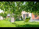 Ferienhaus Mirjana - beautiful garden with barbecue: H(4+1) Trogir - Riviera Trogir  - Kroatien - Garten
