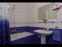 Ferienwohnungen Pery - 2 bedroom sea view apartment: A1(4+1) Trogir - Riviera Trogir  - Ferienwohnung - A1(4+1): Badezimmer mit Toilette