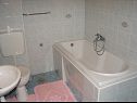 Ferienwohnungen Tone - spacious and comfortable: A1 zuti(5+2), A2 plavi(5+2) Trogir - Riviera Trogir  - Ferienwohnung - A1 zuti(5+2): Badezimmer mit Toilette