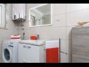 Ferienwohnungen Maša - modern sea view apartment: A1(4+1) Trogir - Riviera Trogir  - Ferienwohnung - A1(4+1): Badezimmer mit Toilette