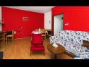 Ferienwohnungen Bepoto- family apartment with terrace A1(4+1) Trogir - Riviera Trogir  - Ferienwohnung - A1(4+1): Tagesaufenthaltsraum