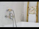 Ferienwohnungen Tom - panoramic sea view: A1(6) Trogir - Riviera Trogir  - Ferienwohnung - A1(6): Badezimmer mit Toilette