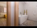 Ferienwohnungen Tom - panoramic sea view: A1(6) Trogir - Riviera Trogir  - Ferienwohnung - A1(6): Badezimmer mit Toilette