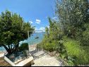 Ferienwohnungen Mihaela - sea view : A1(5+1), A2(4), SA3(2) Trogir - Riviera Trogir  - Hof (Objekt und Umgebung)