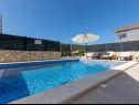 Ferienhaus More - garden shower: H(10+2) Vinisce - Riviera Trogir  - Kroatien - Pool