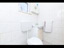 Ferienhaus Villa Vinko - with four rooms: H(8) Bucht Voluja (Vinisce) - Riviera Trogir  - Kroatien - H(8): Badezimmer mit Toilette
