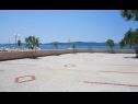 Ferienwohnungen Sor - on the beach: SA1(2+1), A1(4+1), A2(2+2), A3(2+2) Bibinje - Riviera Zadar  - Parkplatz (Objekt und Umgebung)