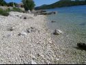 Ferienwohnungen Davor - 20m from sea : A1(2+2), A2(2+2), A3(6) Mali Iz (Insel Iz) - Riviera Zadar  - Strand
