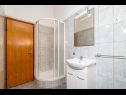 Ferienwohnungen Ivan - modern & close to center: A1(4), A2(2+2) Nin - Riviera Zadar  - Ferienwohnung - A1(4): Badezimmer mit Toilette