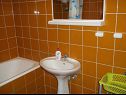 Ferienwohnungen Duskica - close to the sea: A1(4+1) Petrcane - Riviera Zadar  - Ferienwohnung - A1(4+1): Badezimmer mit Toilette