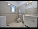 Ferienhaus Ani 1 - with pool : H(6) Privlaka - Riviera Zadar  - Kroatien - H(6): Badezimmer mit Toilette