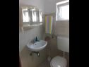 Ferienwohnungen JoPek - sea view; SA1(2+1) Rtina - Riviera Zadar  - Studio-Ferienwohnung - SA1(2+1): Badezimmer mit Toilette