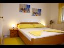 Ferienwohnungen Almond A1(2+2), A2(4+2), A3(4+2) Vir - Riviera Zadar  - Ferienwohnung - A2(4+2): Schlafzimmer