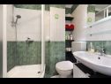 Ferienwohnungen Ivan - 50 m from sea: A1(3+1) Zadar - Riviera Zadar  - Ferienwohnung - A1(3+1): Badezimmer mit Toilette