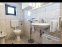 Ferienwohnungen Suza - relaxing & beautiful: A1(2+2), A2(4+2) Zadar - Riviera Zadar  - Ferienwohnung - A1(2+2): Badezimmer mit Toilette