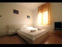 Ferienwohnungen Eddie - great location & comfor: A1(4), A2(4), A3(4), A4(4) Zadar - Riviera Zadar  - Ferienwohnung - A3(4): Schlafzimmer