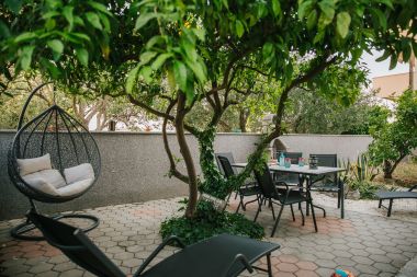 Ferienwohnungen Florio - garden & free parking: A1(5) Trogir - Riviera Trogir 